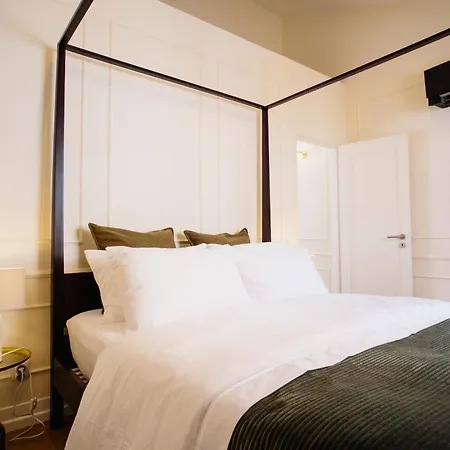 Apartment -new- Chic Chiado Apartment, Elevator Buiding, Steps To Everything Lisbon