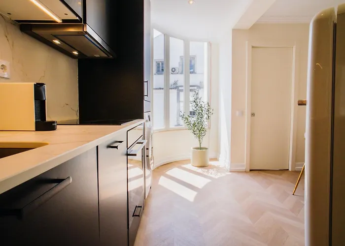 -new- Chic Chiado Apartment, Elevator Buiding, Steps To Everything