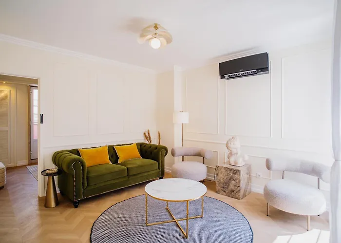 -new- Chic Chiado Apartment, Elevator Buiding, Steps To Everything *