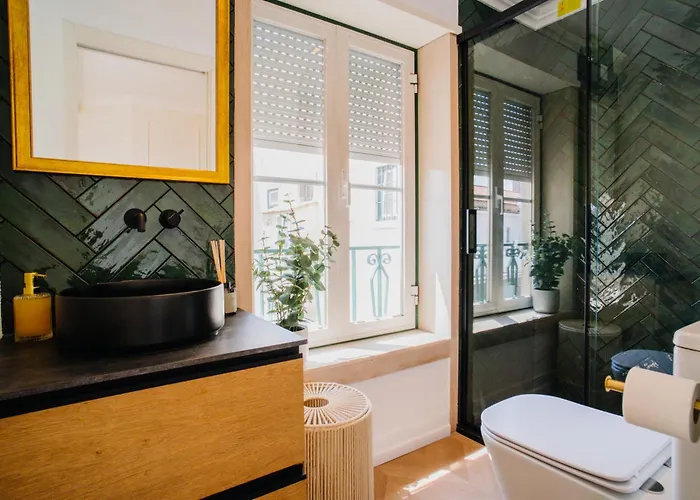 -new- Chic Chiado Apartment, Elevator Buiding, Steps To Everything * Lisbon