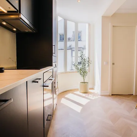 -new- Chic Chiado Apartment, Elevator Buiding, Steps To Everything