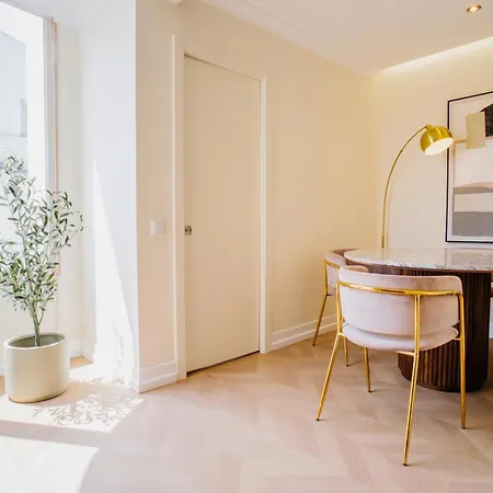 -new- Chic Chiado Apartment, Elevator Buiding, Steps To Everything Apartamento