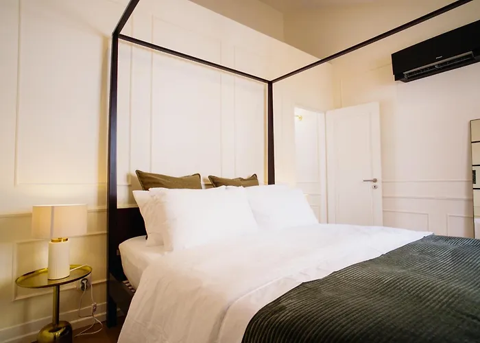 Apartment -new- Chic Chiado Apartment, Elevator Buiding, Steps To Everything Lissabon