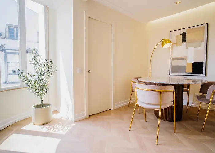 -new- Chic Chiado Apartment, Elevator Buiding, Steps To Everything Apartment